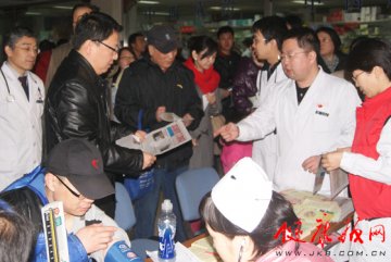 大兴区开展医疗卫生志愿者学雷锋大型义诊宣传活动