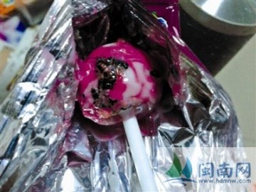 阿尔卑斯棒棒糖被曝裹5只死蟑螂