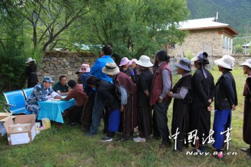 海军总医院医疗队赴藏区巡诊 村民看上“专家号”