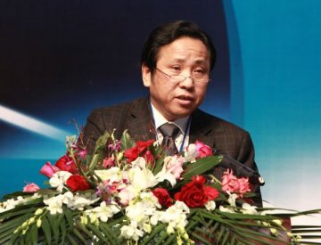 中国网上药店理事长徐军为医药电商年会开幕式致辞