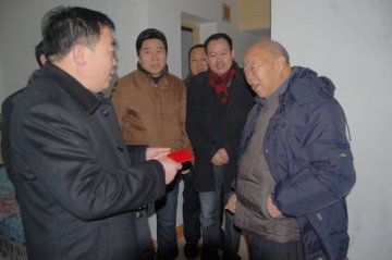 陕西省荣复军人第二医院领导春节前慰问离退休老干部、困难职工及轰轰烈烈属