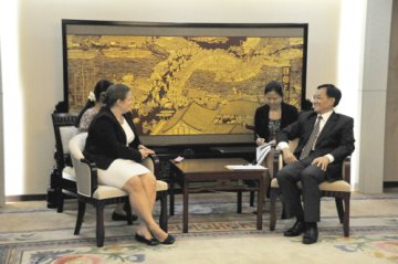 吴浈会见美国食品药品管理局驻华办公室主任古丽
