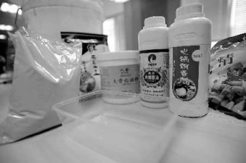 记者揭开大骨高汤炮制全程：食品添加剂配成