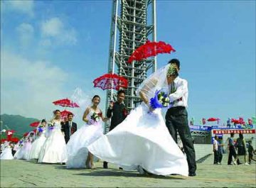 深圳国际集体婚礼上演 117对情侣海誓山盟