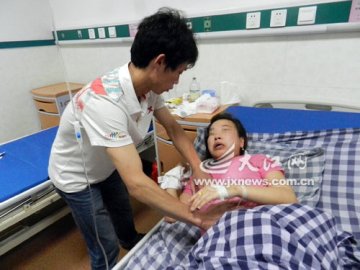 孕妇遭九江市妇幼保健院输错药物 家属留证据被4名护士堵截