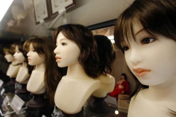揭秘日本性爱娃娃制作过程