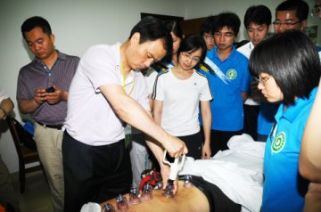 厦门成两岸中医药合作发展枢纽--写在海峡中医药合作发展中心成立一周年之际