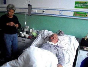 老汉脑溢血住院被收处女膜修复费 院方称是手误