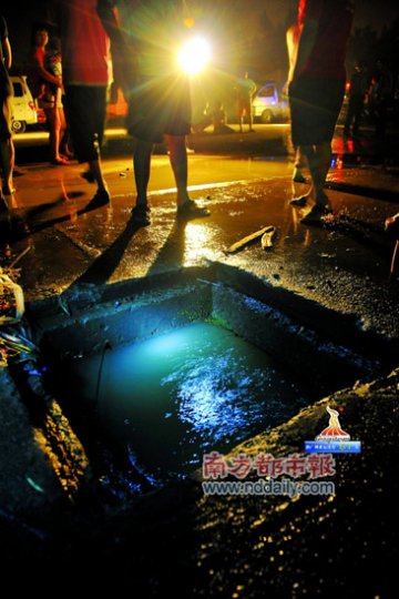 男孩掉进无井盖下水道被冲走身亡