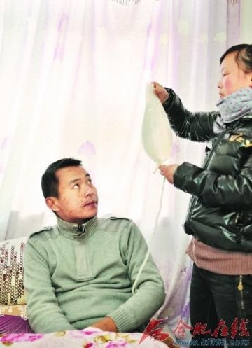 妻子照顾病夫多年丈夫欲给妻申请道德模范