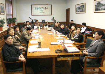 院校党委召开学习《江泽民文选》贯彻落实十六届六中全会精神座谈会