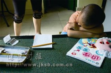 七成父母对育儿不自信