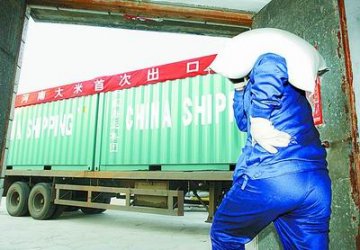 中国大米盲目追求精细化 每年损失2000万人口粮