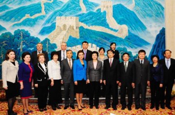 李斌主任会见哈萨克斯坦议会下院副议长纳扎尔巴耶娃