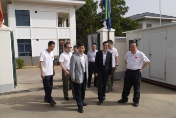 中国外交部部长特使林松添参观我固定P3实验室