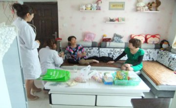 卧龙社区携手阳光医院为残疾人上门送健康