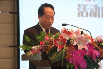 关怀基层计划生育工作者，关怀育龄群众生殖健康