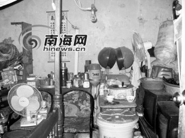 8月婴儿被遗弃挨饿8天续：营养不良致肚皮大