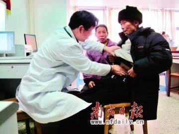 男子患癌症因无钱弃医 曾洪灾中救出200余村民