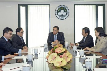 行政长官崔世安会见中葡国际医学论坛筹委