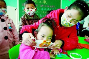 湖南向上万名出租司机发放防甲流中药香囊