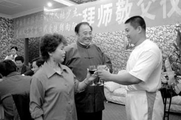 两位老“刀客”各收高徒 大刀张有第四代传人