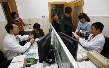 上海浦东推行全科医生服务社区模式