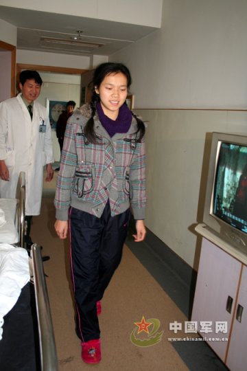 武警浙江总队医院助“湘妹子”重新站起来