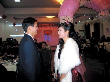 护士卖婚房救治未婚夫 周涛主持其婚礼