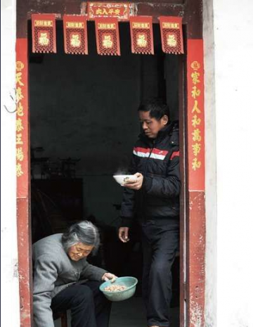 男子自制血透机透析13年 专家支招：腹膜透析可作为首选