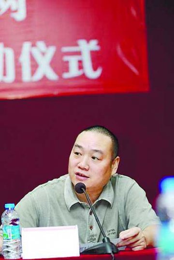 媒体人接连自杀惹关注