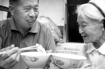 不是母子胜似母子