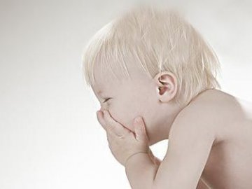 孩子常流鼻涕，多搓搓脚心