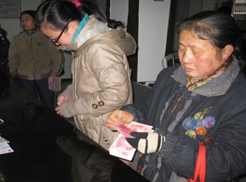 洪江区及时发放医疗救助金 保障困难群众“健康过年”