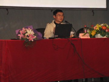 全国三好学生标兵、南京航空航天大学07级博士生胡铃心来我校作报告