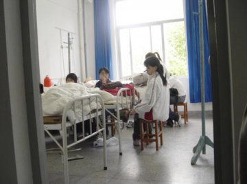 湖北数十名美院学生疑在安徽食物中毒