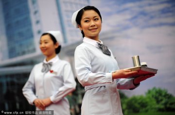 护士换新装 蝴蝶结点缀素雅清新的护士服