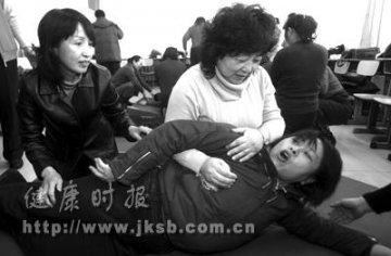 教师参加救护师培训
