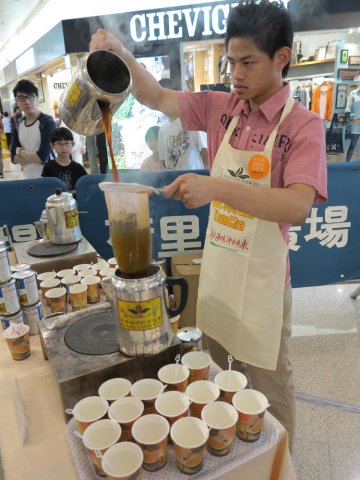 丝袜奶茶中忆旧时代情怀