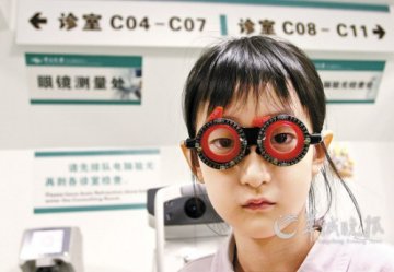 广州青少年近视率近八成 低龄化深度化明显