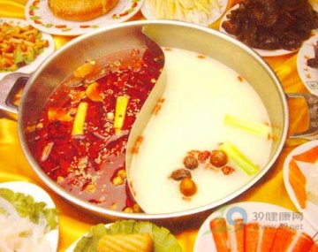 馋嘴男：冬季常吃火锅易得病