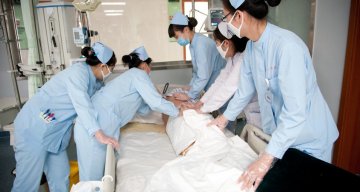 实拍：一线重症监护者