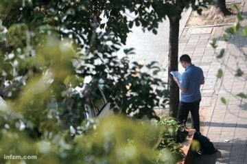 男子殴打救子医生 因担心医疗费不愿救活儿子