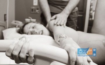 伟大母爱！实拍婴儿出生瞬间
