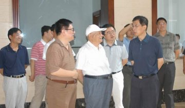 市委书记杜宇新到伍连德纪念医院参观指导