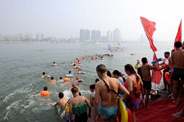 千人泳渡汉江