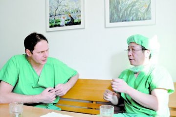 老外取经中国微创术
