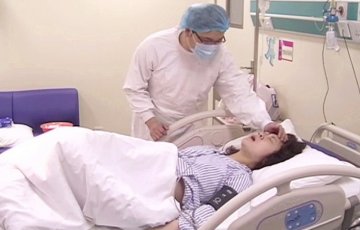 直播孕妇揪心顺产过程