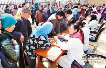 甘肃省中医院在陇西县碧岩镇楞岸村举办义诊活动