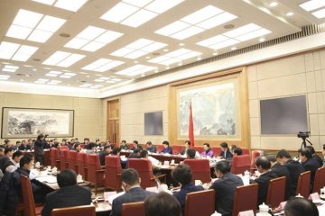 李克强：做到传染病防治和重大疫情防控两手抓